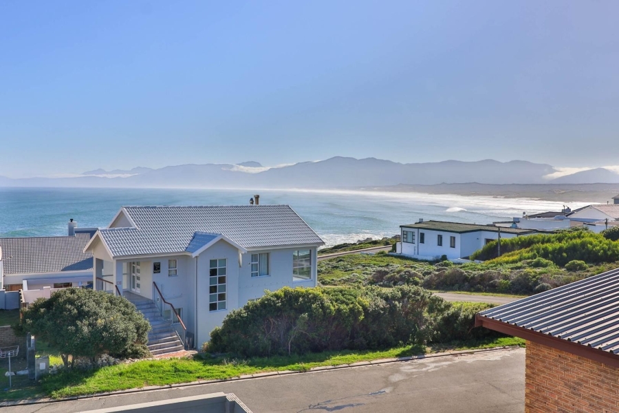 5 Bedroom Property for Sale in De Kelders Western Cape